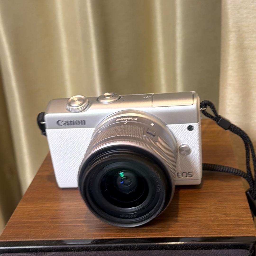 Canon EOS M200 ボディ WH ダブルレンズセット