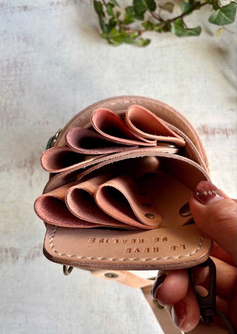 めー　ヌメ革ナチュラルメッシュワークのシザーケース