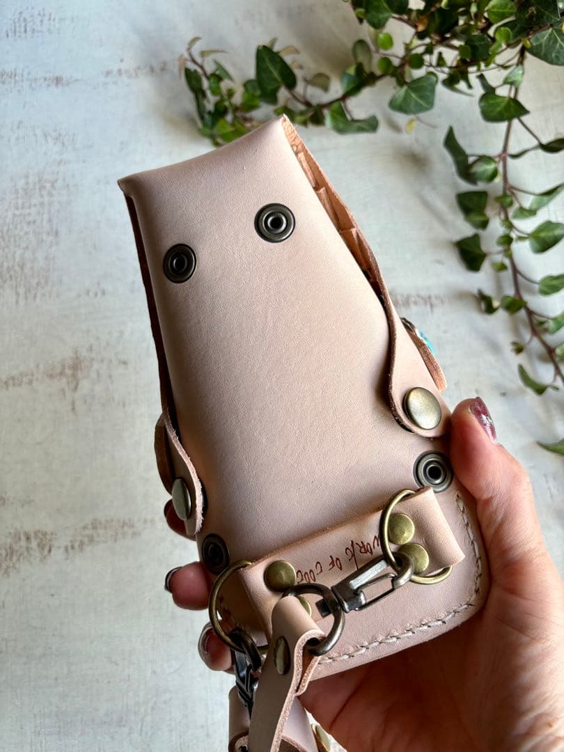 めー　ヌメ革ナチュラルメッシュワークのシザーケース