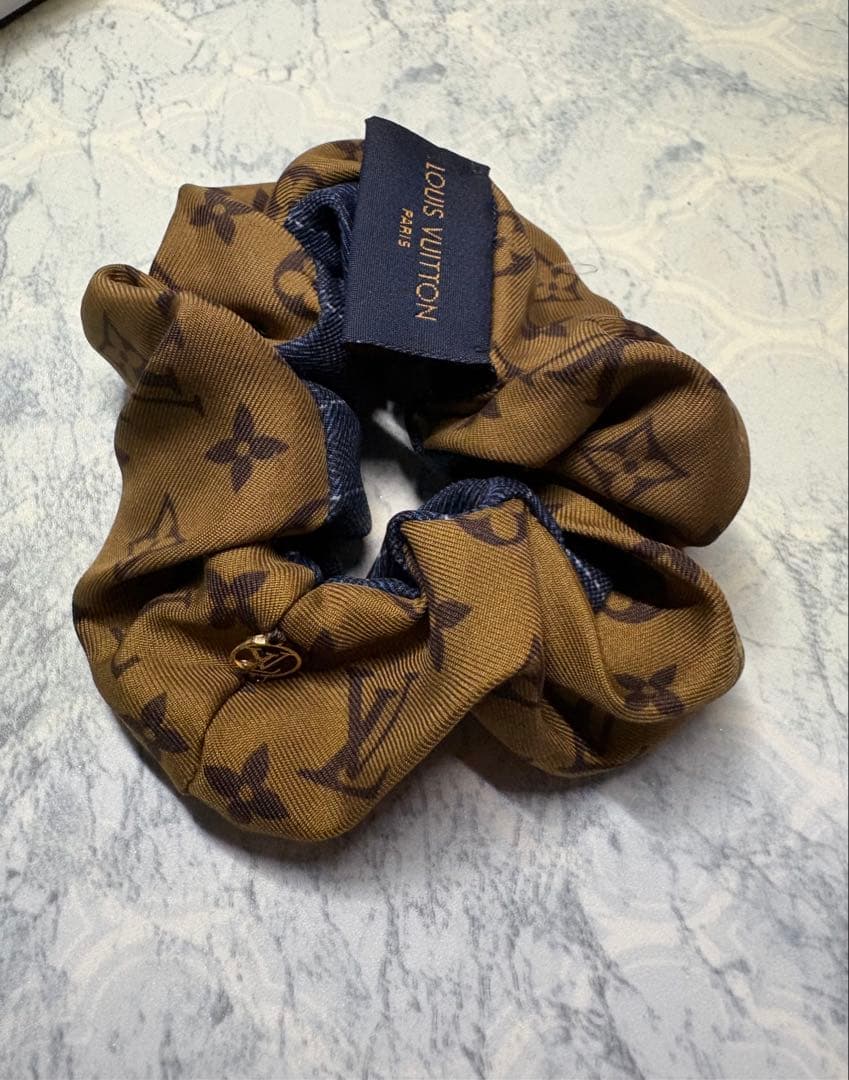 Louis Vuitton モノグラム シュシュ