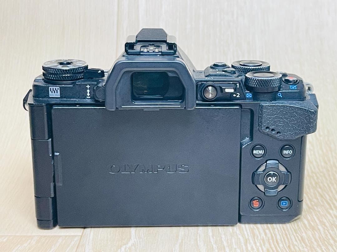 OLYMPUS OM-D E-M5 Mark II ミラーレス一眼カメラ
