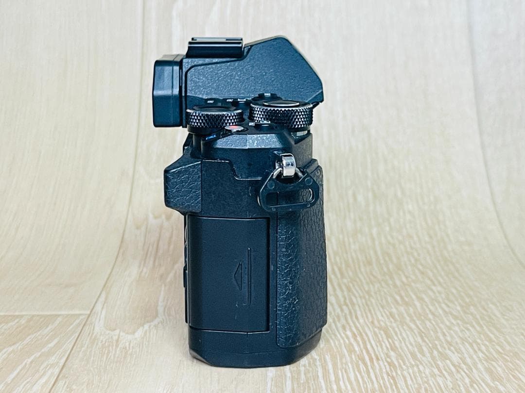 OLYMPUS OM-D E-M5 Mark II ミラーレス一眼カメラ