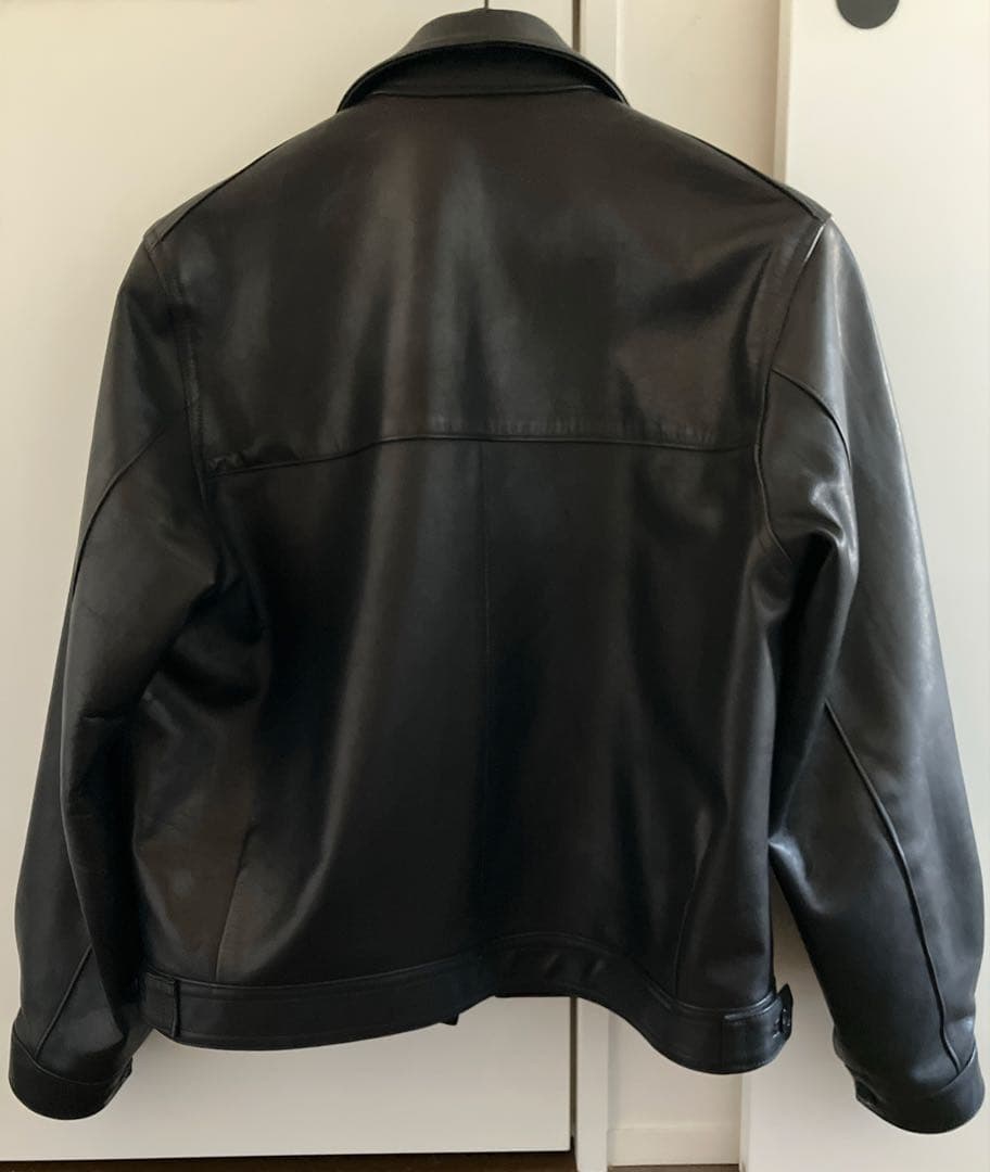 L’etiquette LEATHER CYCLIST JACKET