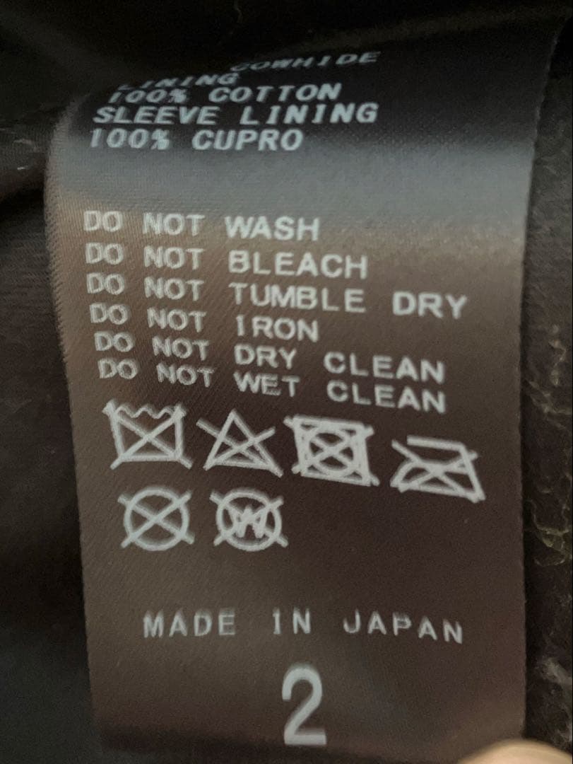 L’etiquette LEATHER CYCLIST JACKET