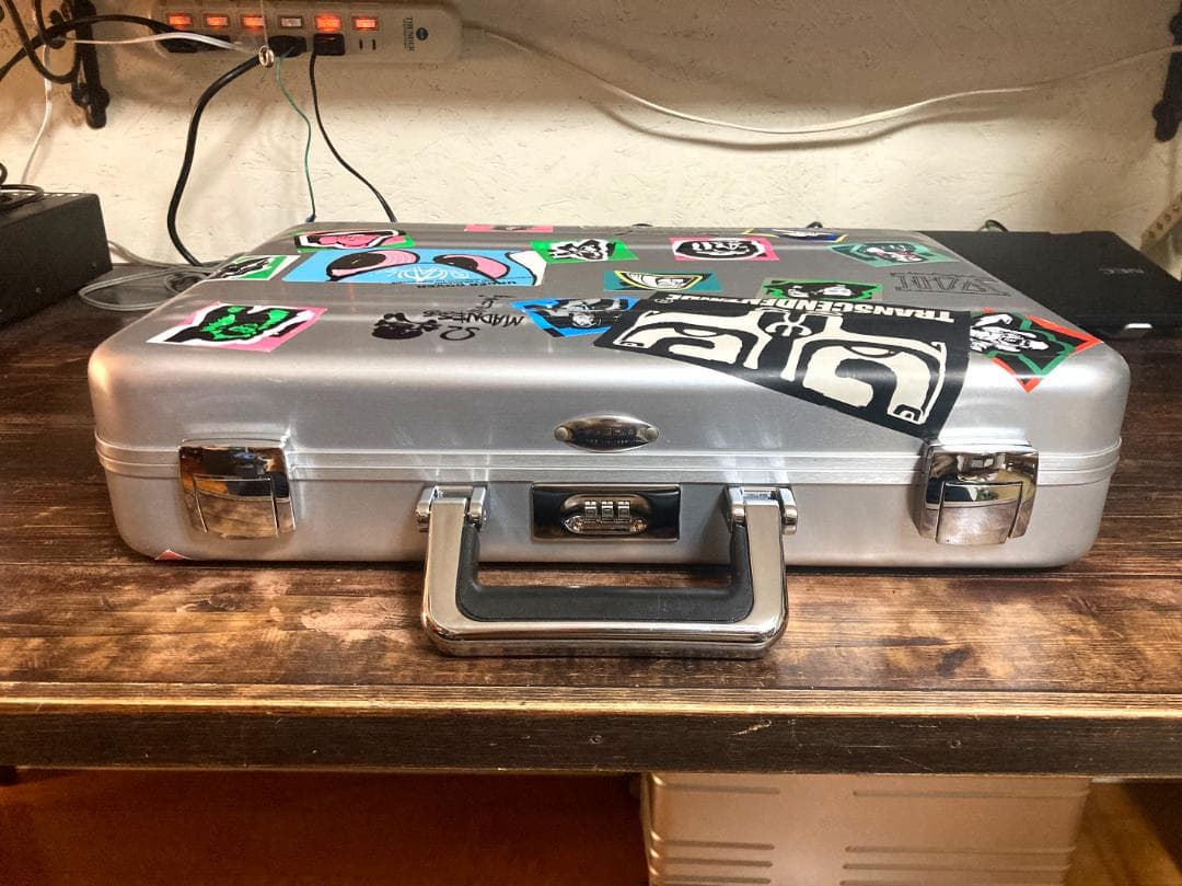 旧モデル　ZERO HALLIBURTON　アルミアタッシュケース