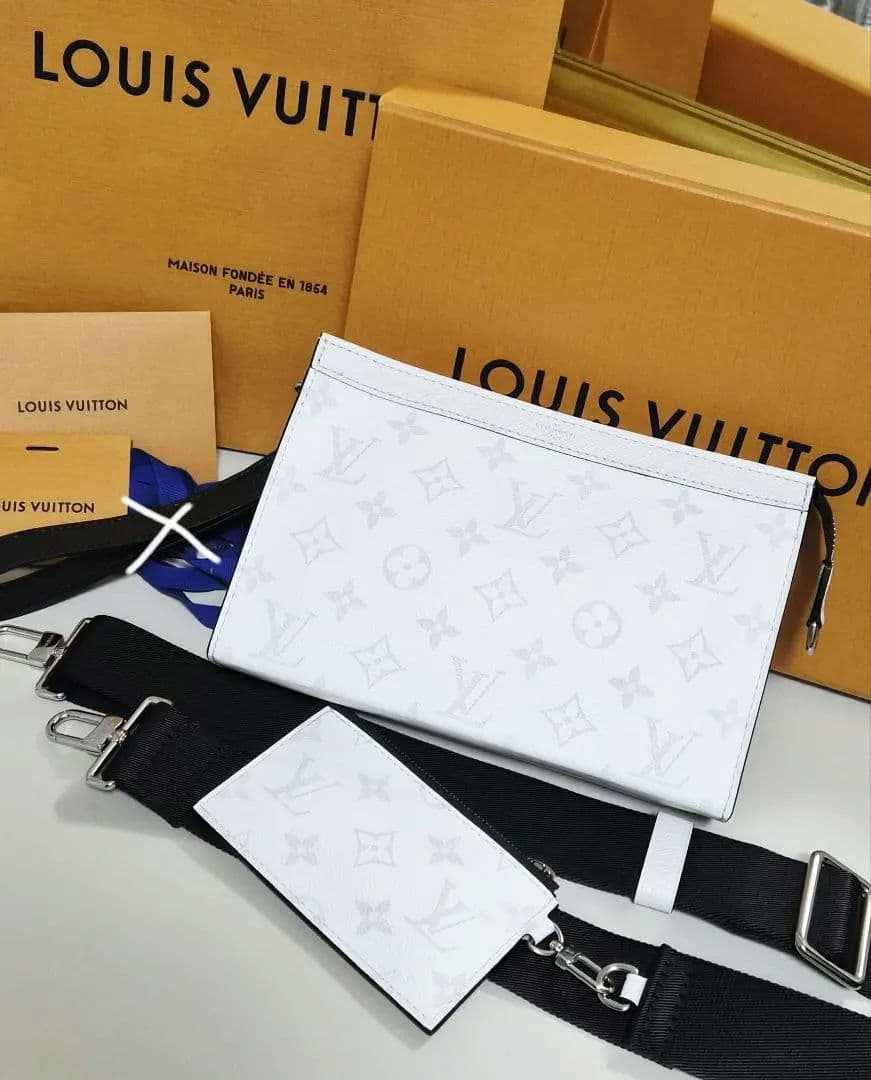 新品未使用★ルイヴィトン★ガストンウェアラブルウォレット