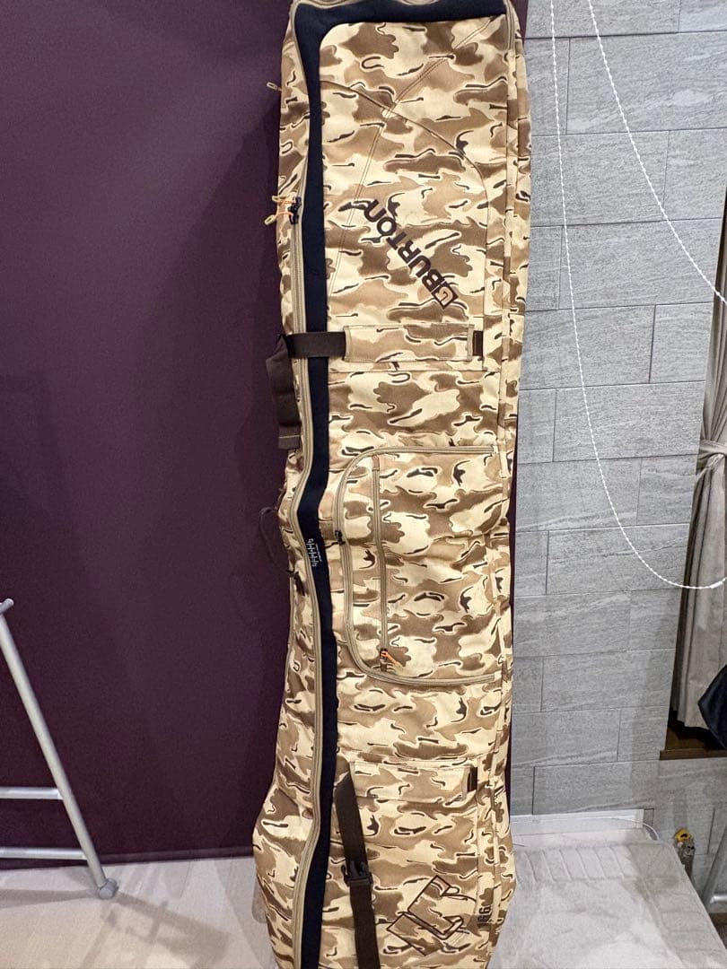 BURTON 迷彩柄キャリー付きボードケース