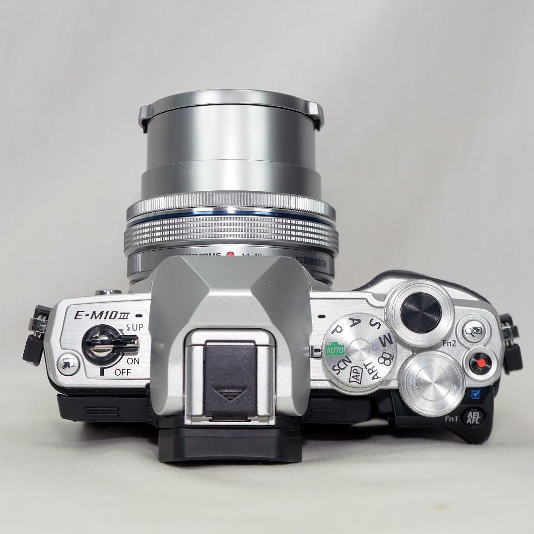 オリンパス OM-D E-M10 Mark III パンケーキレンズセット
