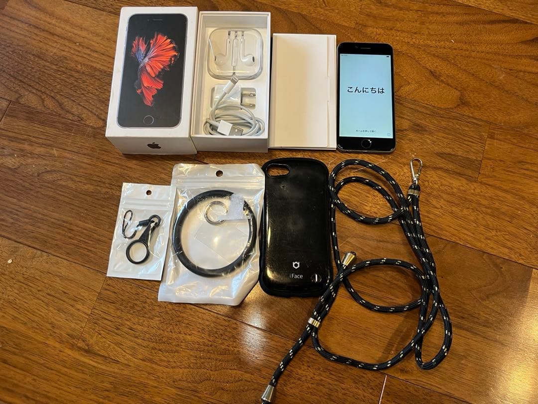 Apple iPhone 6S 64GB ケース　ストラップ付　イヤホン