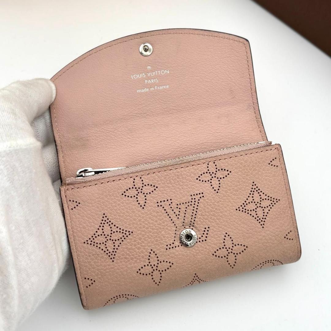 ルイヴィトン モノグラム マヒナ ポルトモネ アナエ 薄ピンク 折り財布