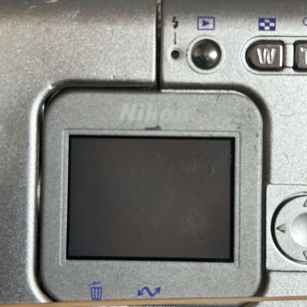 稼働品 人気のオールドコンデジ　Nikon COOLPIX SQ 希少な充電器付