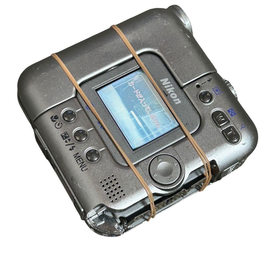 稼働品 人気のオールドコンデジ　Nikon COOLPIX SQ 希少な充電器付