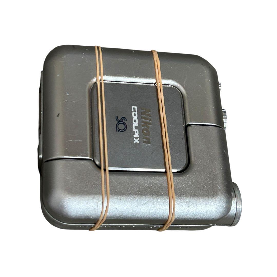 稼働品 人気のオールドコンデジ　Nikon COOLPIX SQ 希少な充電器付