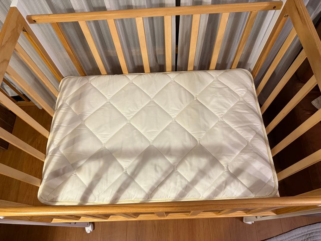 【ヤトミ】ベビーベッドミニ NOSTROハイタイプ　⭐️マットレス+シーツ2枚付き