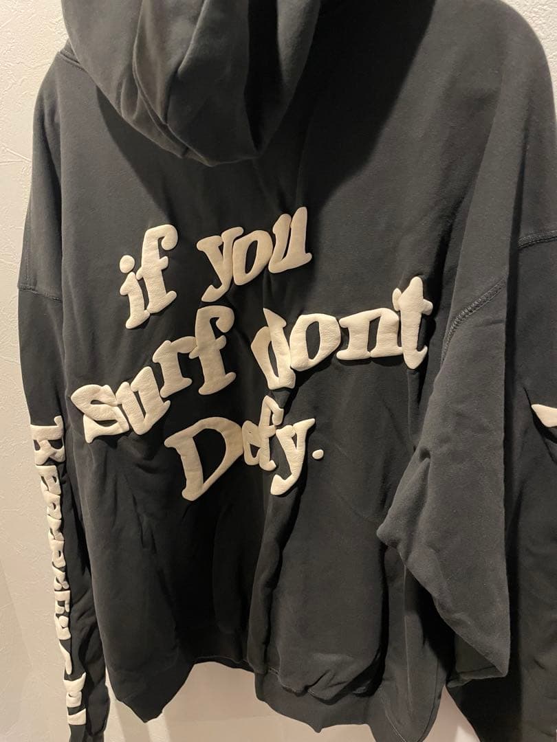 Saint M×××× and WindandSea ブラックパーカー