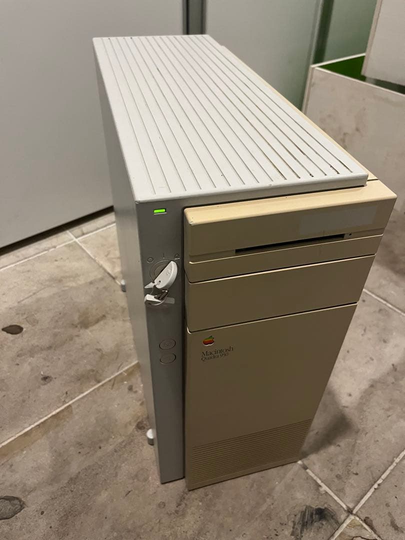 Apple Macintosh Quadra950 (M4300) 本体