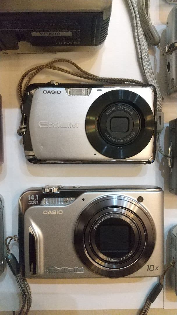 ユ*キ様 コンパクトデジタルカメラ(ビデオカメラ含む) 9台 動作未確認 ジャン