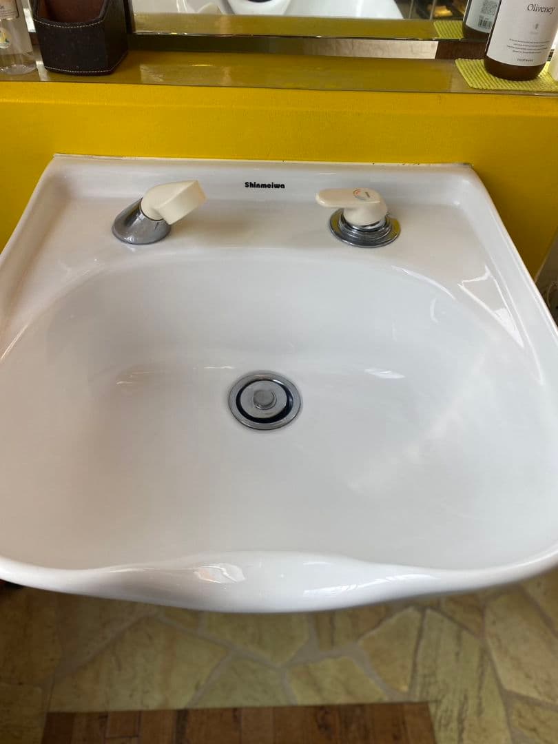 シャンプー台　洗髪台　新明和　マジョリカ　（1台)