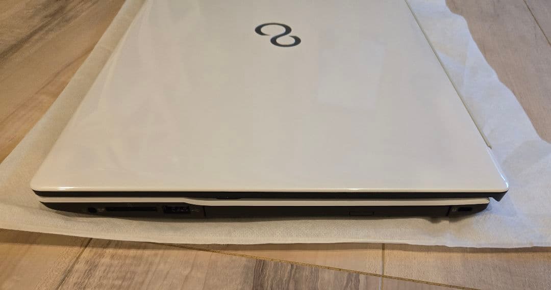 【ほぼ未使用品】富士通 LIFEBOOK AH480/H プレミアムホワイト