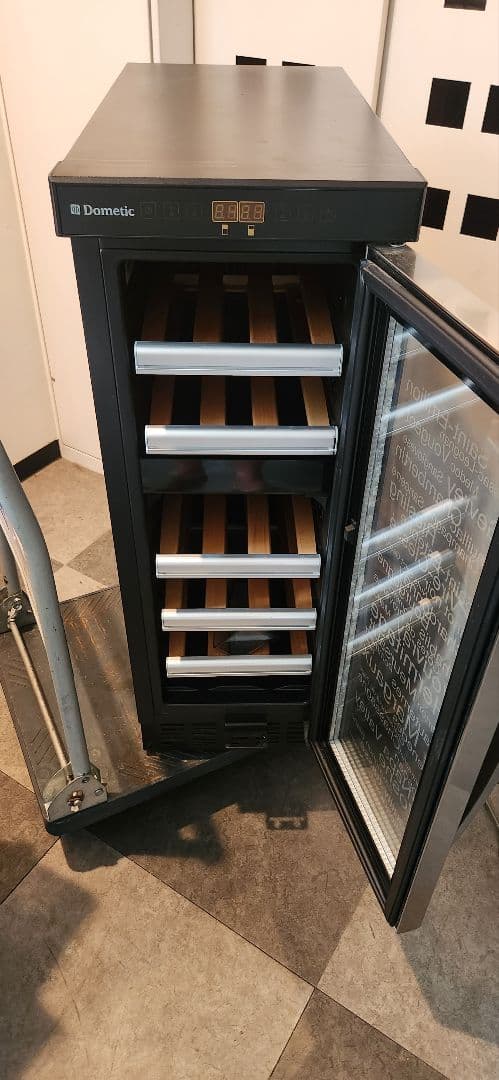 【美品】67LワインセラーDometic