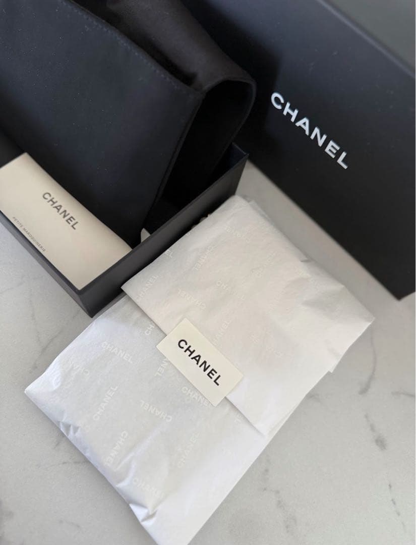 【SALE】CHANEL パールストラップ iPhone14ProMAXケース