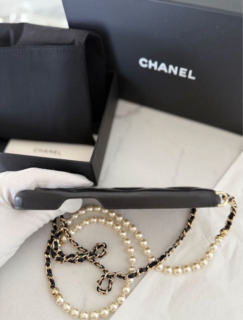 【SALE】CHANEL パールストラップ iPhone14ProMAXケース
