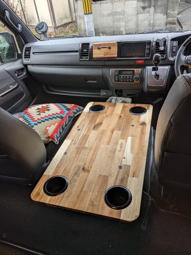 ハイエースワイド　センターコンソールテーブル　車中泊　キャンプ