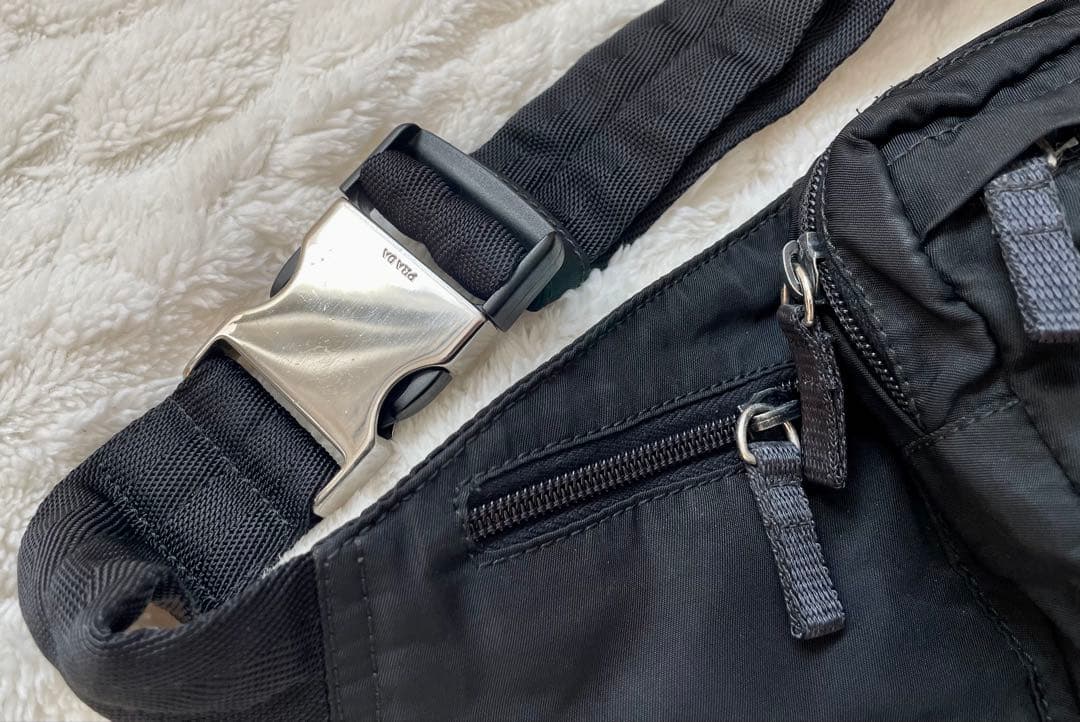 【美品】PRADAプラダ ボディバッグ ウエストポーチ 三角ロゴ ナイロン 黒