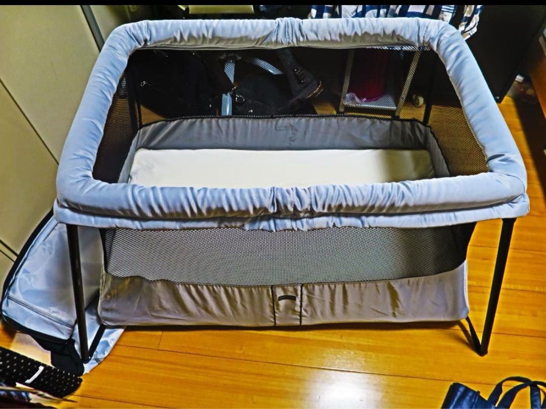 ベビービョルン　ベビーベッド　グレー