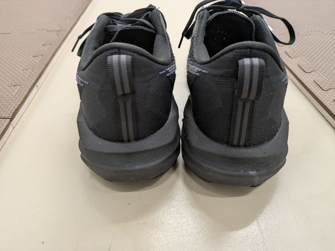 【希少サイズセール‼️】アシックス ノヴァブラスト5　27.0cm