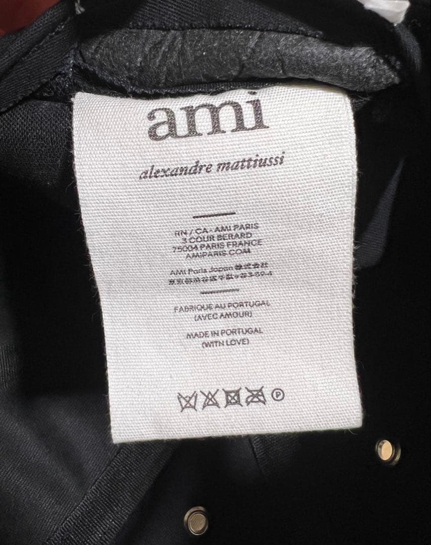 美品　AMI Paris 黒キャップ　タグ有り　保存袋付き