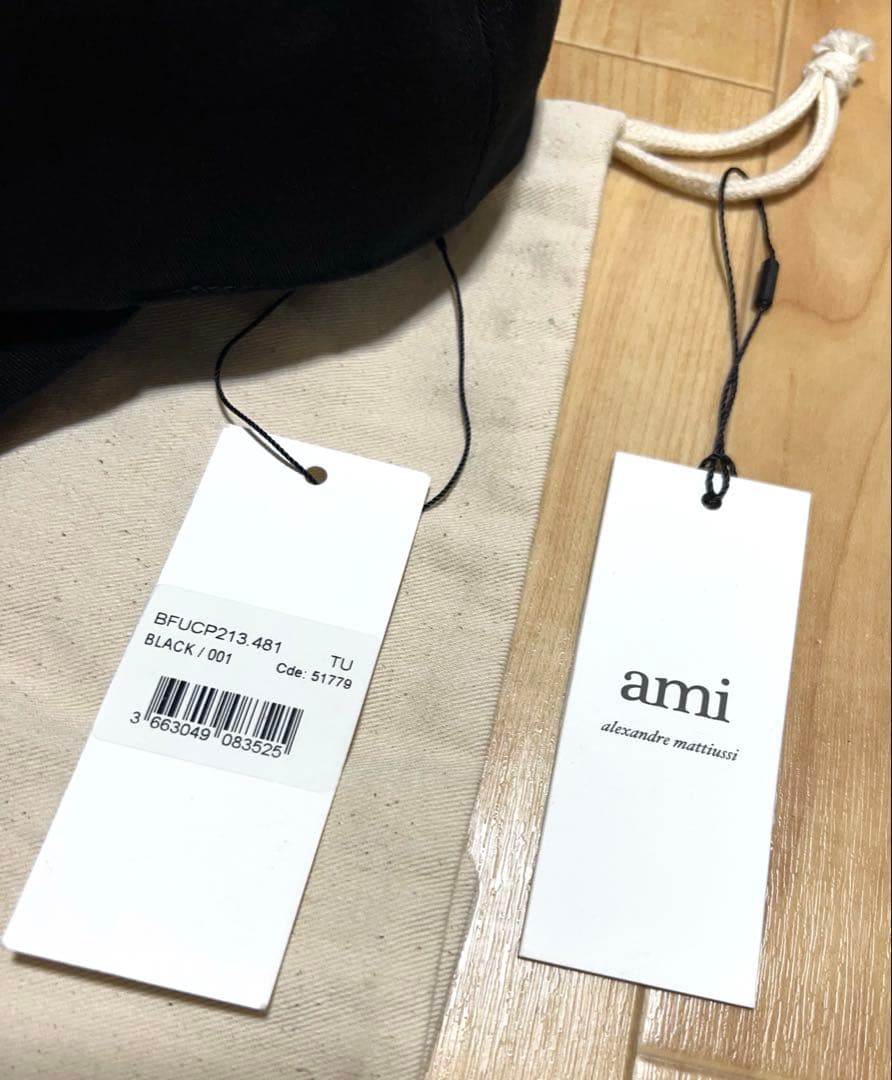 美品　AMI Paris 黒キャップ　タグ有り　保存袋付き