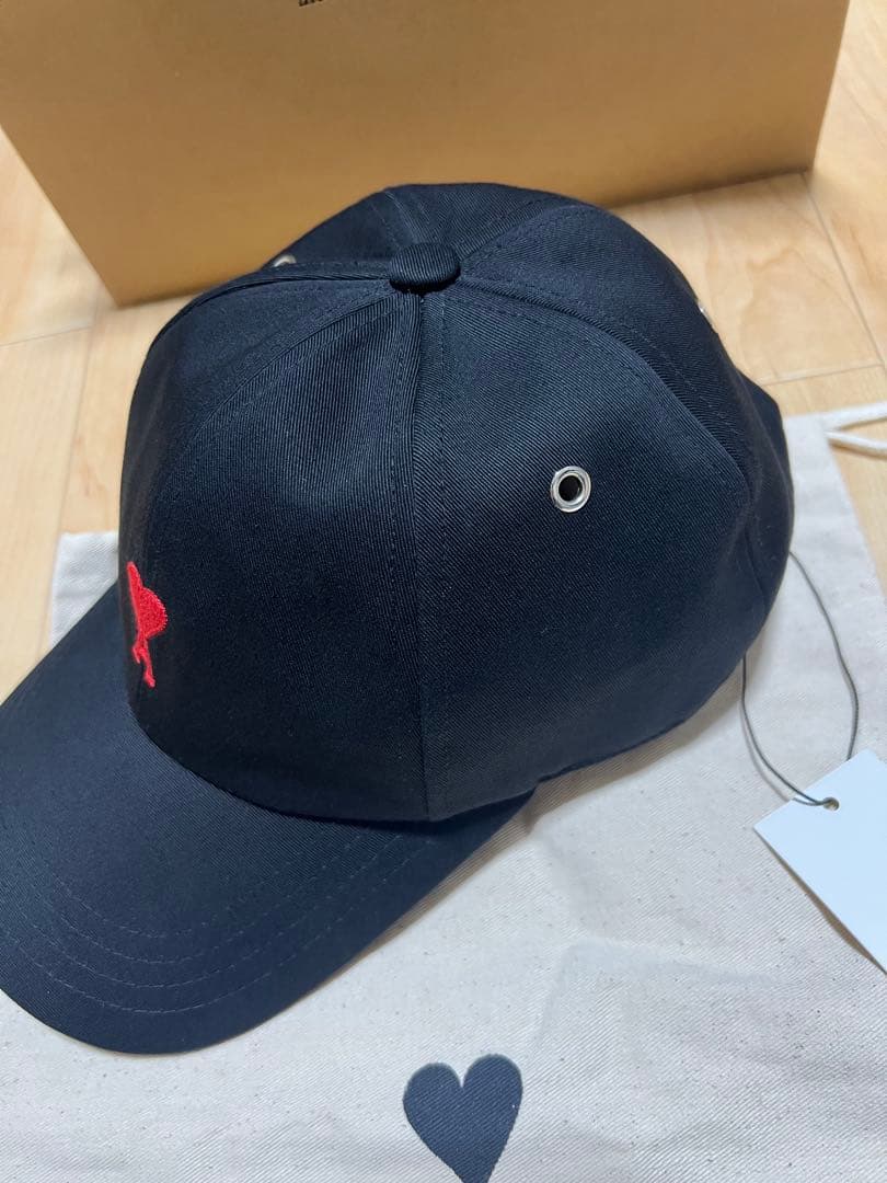 美品　AMI Paris 黒キャップ　タグ有り　保存袋付き