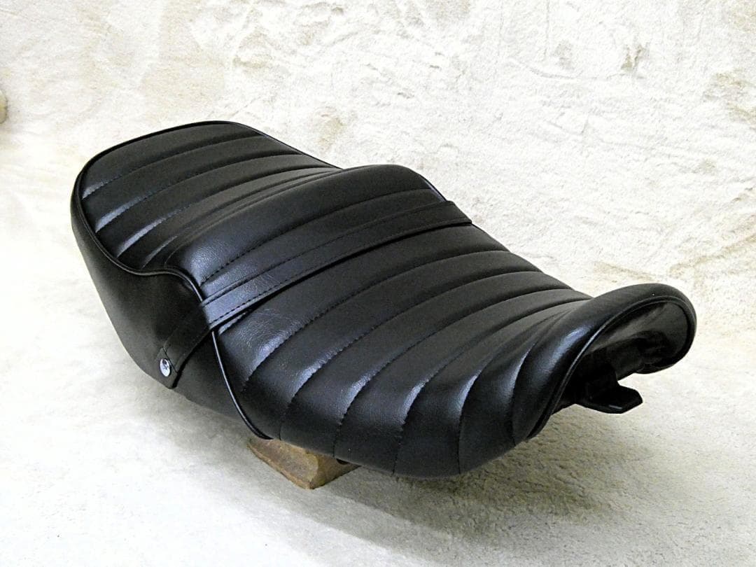 ゼファー400 前期・初期 黒皮 タックロール シート/C1-4