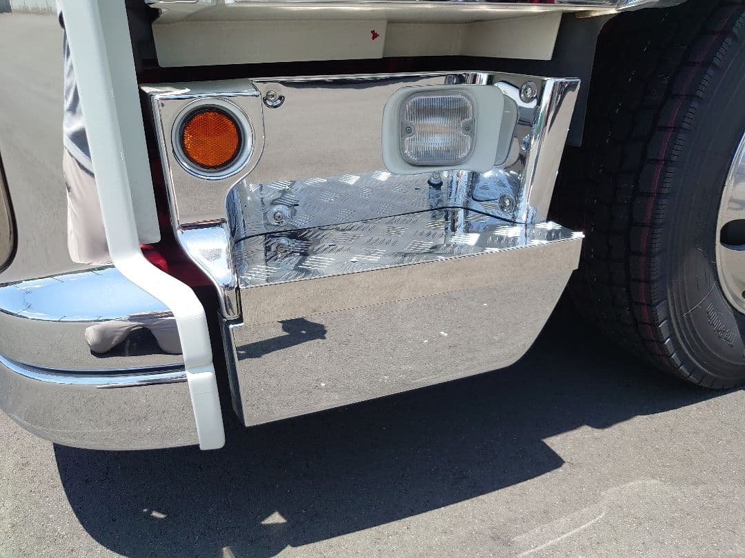 ファイブスターギガ　アルミ縞板✕鏡面サイドカバー　ボルトナット付き