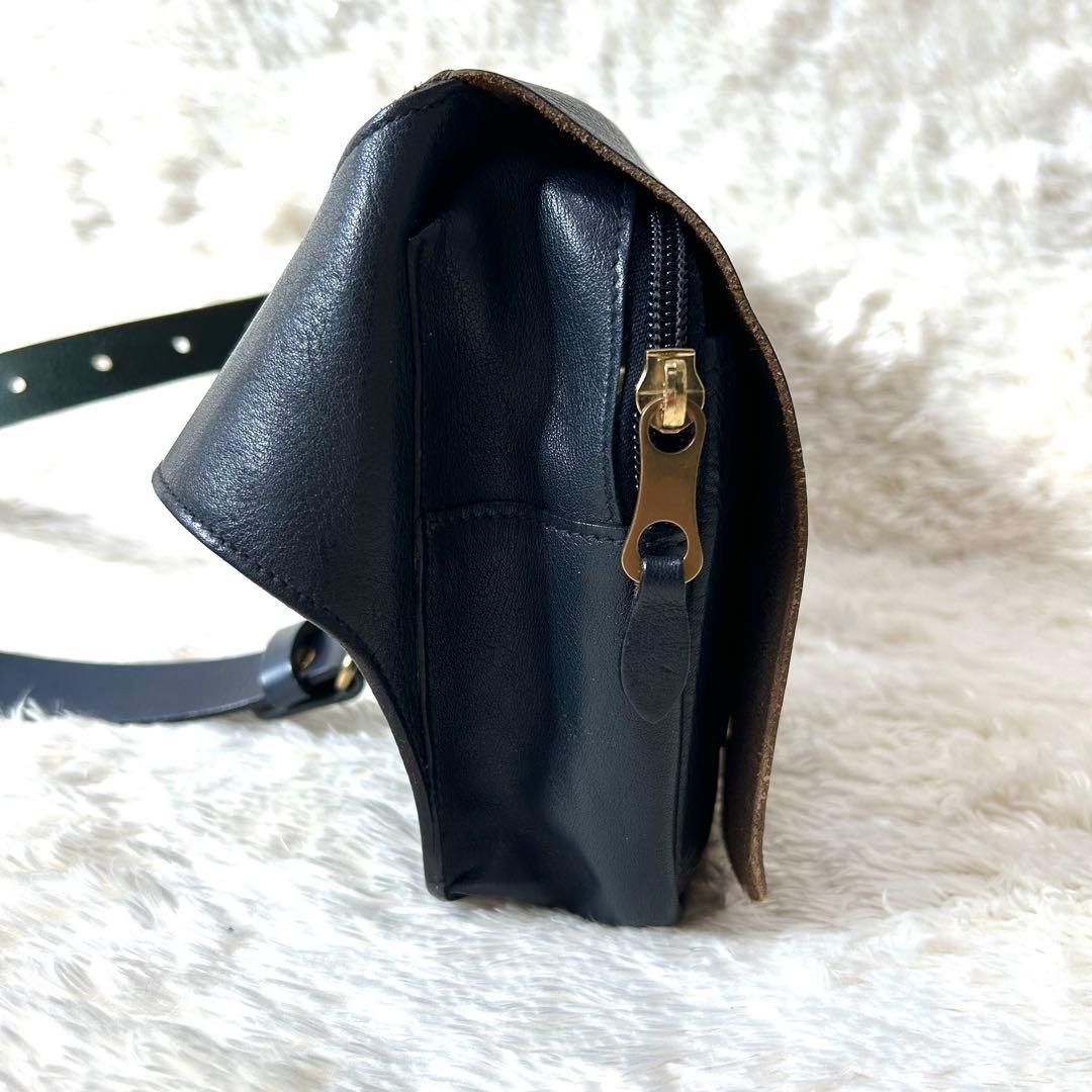 即完売品✨イルビゾンテ　ボディバッグ　ウエストポーチ　シボ革　斜め掛け　ネイビー