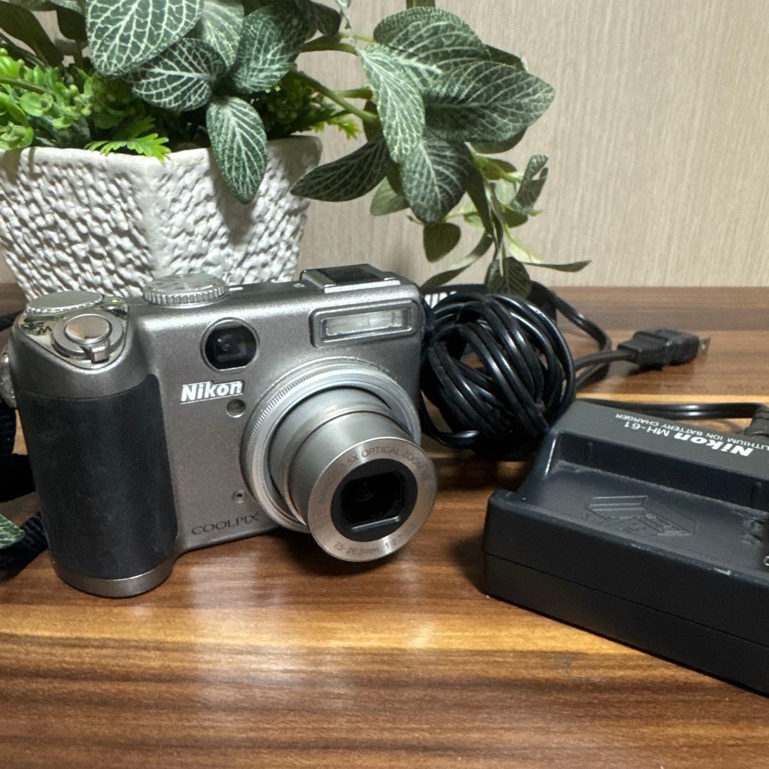 動作品 NIKON P5000 COOLPIX デジタルカメラ