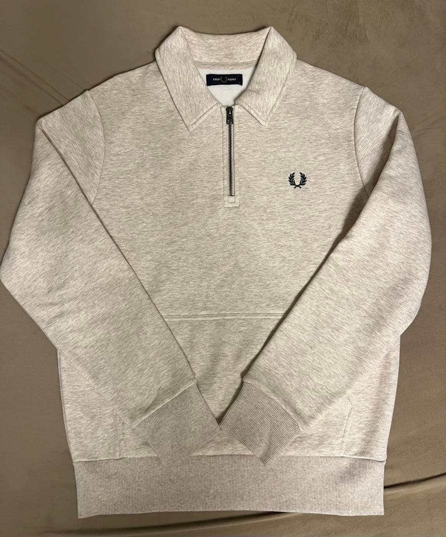 ★超美品★ FRED PERRY ハーフジップ スウェット　ロゴ刺繍　Mサイズ