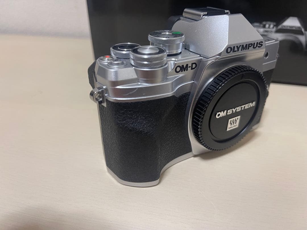 OLYMPUS E-M10 Mark IV ミラーレス一眼