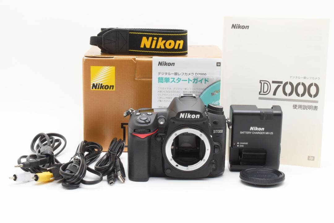 新品級 ニコン D7000 説明書＆箱付き ショット枚数　3334枚　M319