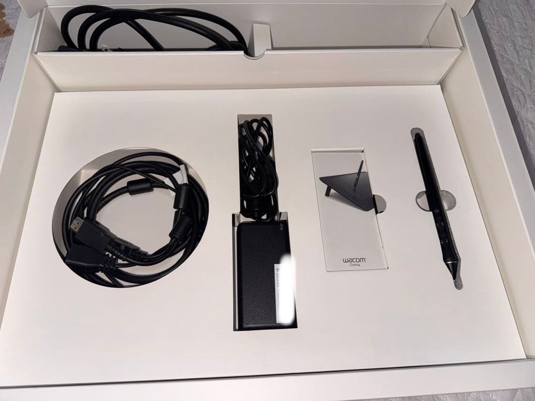 【動作確認済】Wacom Cintiq 液晶ペンタブレット 箱、保証書付き