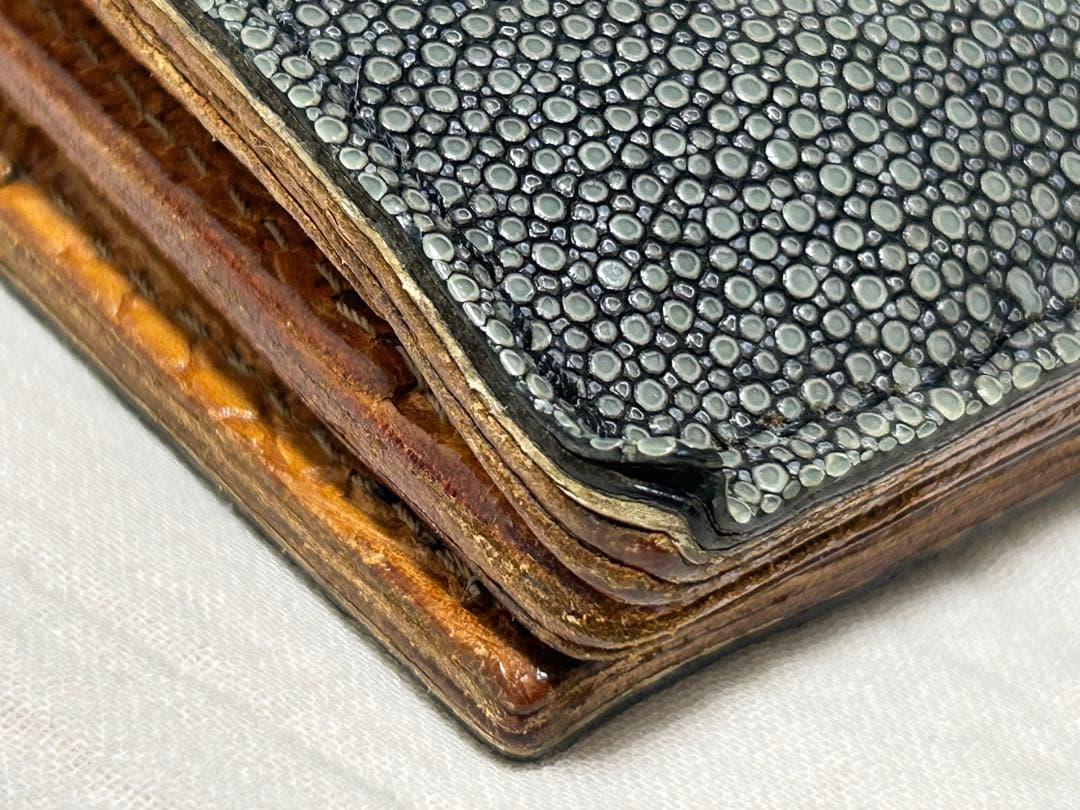 長財布　高級　本革　エイ革