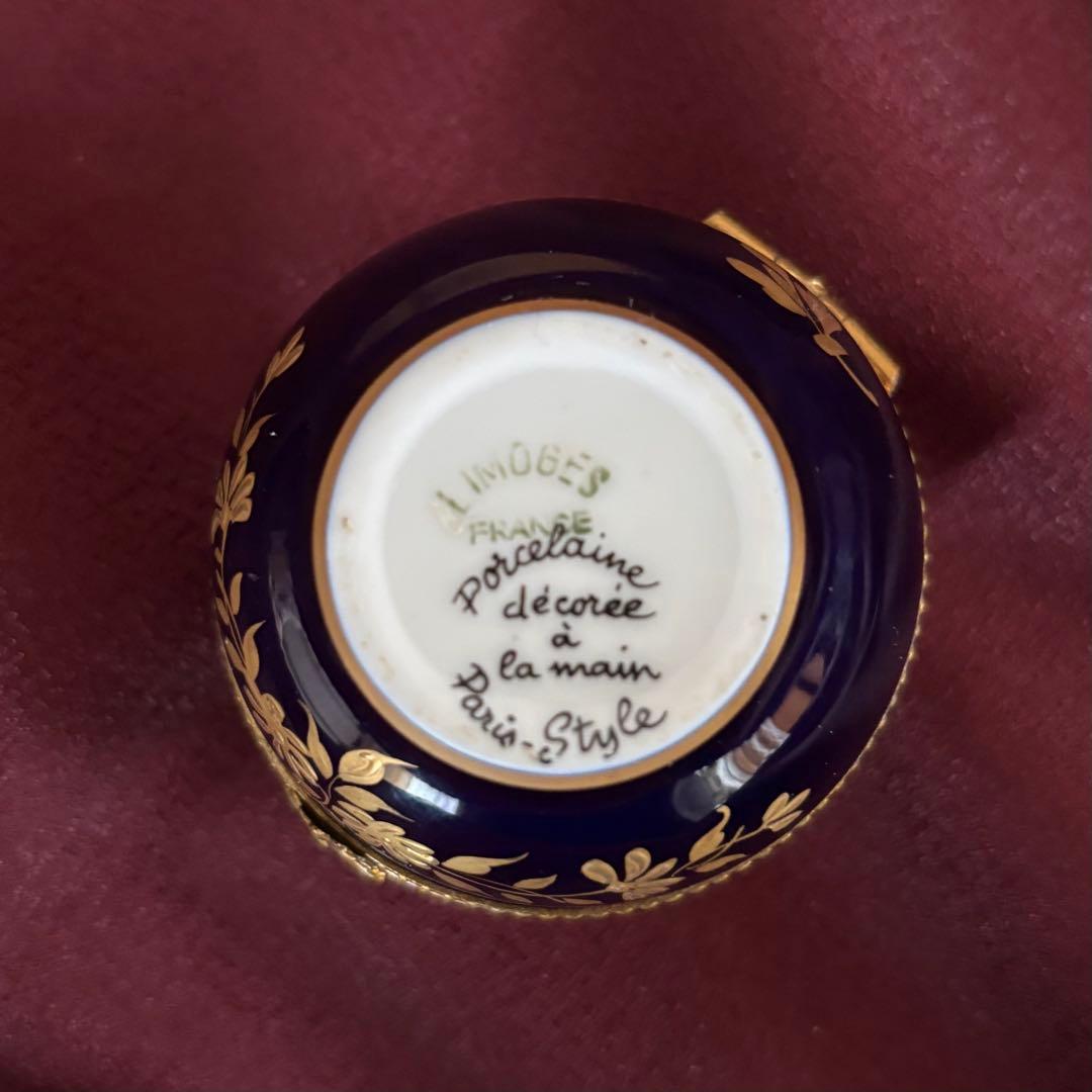 リモージュボックス　ヒンジ付き 手描き 小物入れ　上品な瑠璃紺と優美な金盛り