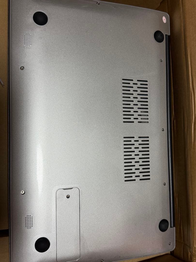 シルバー ノートPC ブラックキーボード