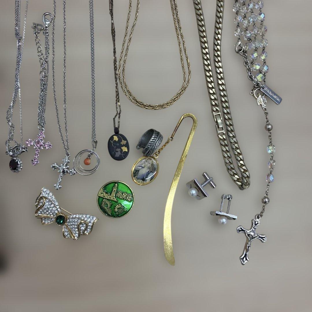 遺品整理　アクセサリー　ネックレス　イヤリング　ブレスレット