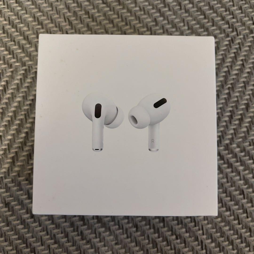 AirPods Pro ワイヤレス充電ケース付き　右耳のみ