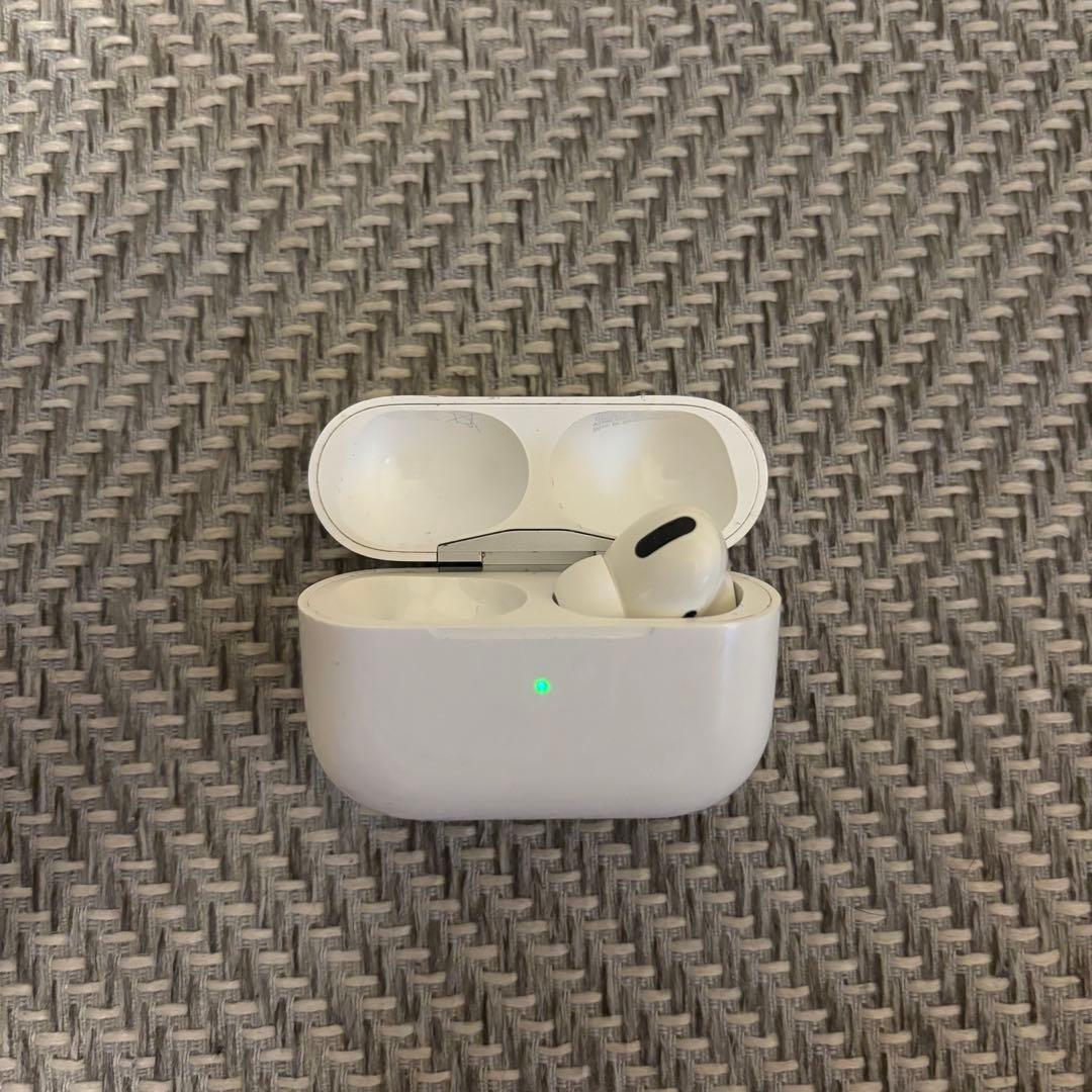 AirPods Pro ワイヤレス充電ケース付き　右耳のみ