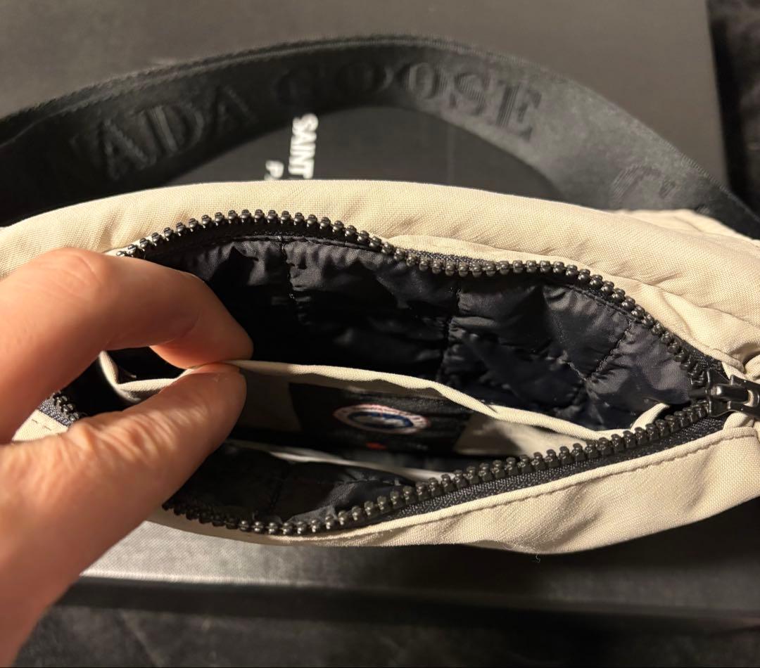 美品　カナダグース　ショルダーバッグ　ウエストポーチ　ボディーバッグ　ベージュ系