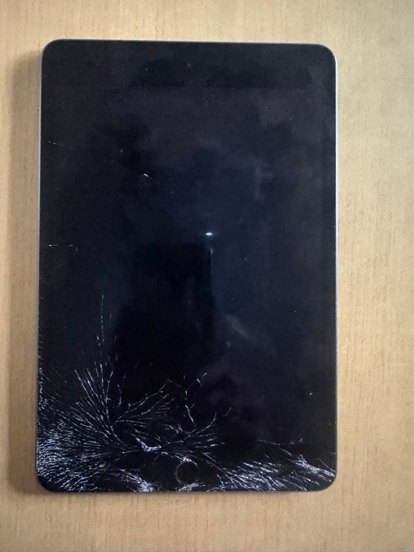 Apple iPadmini5 画面ひび割れあり