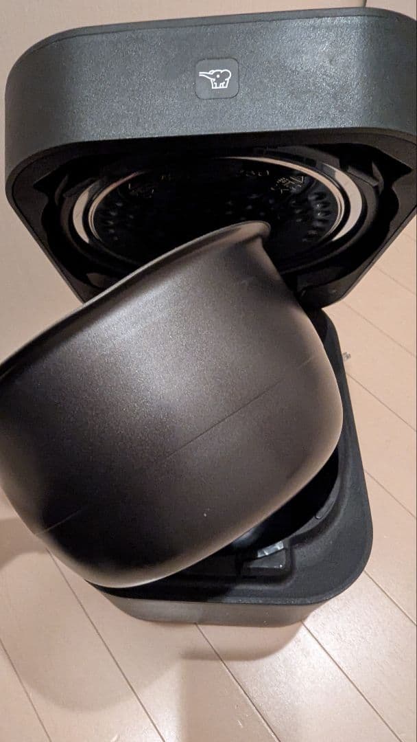 オシャレ　炊飯器　ZOJIRUSHI NW-SA10-BA 5.5合 2020年